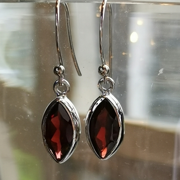 Sterling silver garnet dangle drop earrings - Picture 2 of 6